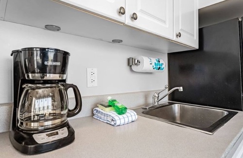 Crystal Shores Apartment | Pink Beach View Home Upper Base - 3 Min Walk to Beach