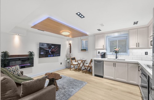 Whitby House | Pinnacle of Luxury & Leisure -2 Bedroom |2 full Bathroom | Full Kitchenn