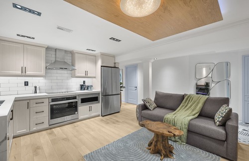 Whitby House | Pinnacle of Luxury & Leisure -2 Bedroom |2 full Bathroom | Full Kitchenn