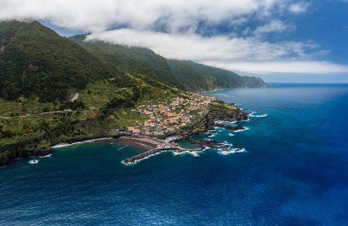 Porto Moniz House | Pipas do Avô - Seixal by An Island Apart