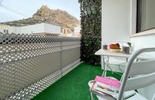 Alicante City Centre Apartment | Piso en primera línea con vistas al Castillo