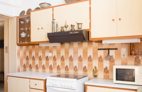 Plaka House | Plaka Vintage 3BR Apartment in Central Athens by JJ Hospitality