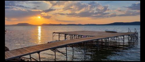 Balatonboglar Apartment | Platán Holiday Apartman with lakeview
