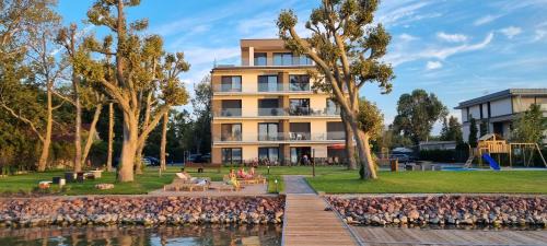 Balatonboglar Apartment | Platán Holiday Apartman with lakeview