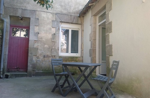 Lorient Apartment | Pleasant comfortable studio with private courtyard
