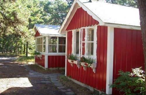 South Chatham Cottage | Pleasant Forest Shores #1 S. Chatham: Classic Swedish 'Stuga' style near beach