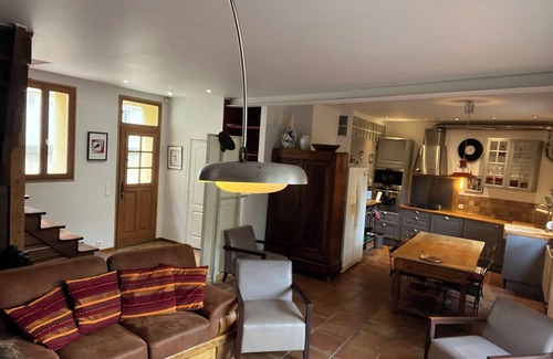 Bonneveine House | Pleasant village house garden, bbc game room - 5' from beach + Housework free