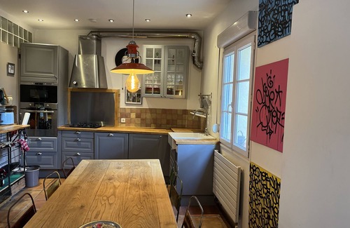 Bonneveine House | Pleasant village house garden, bbc game room - 5' from beach + Housework free