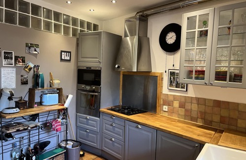 Bonneveine House | Pleasant village house garden, bbc game room - 5' from beach + Housework free