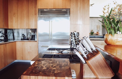 Downtown Honolulu House | PLEASE MESSAGE US, THE CALENDAR IS NOT UPDATED