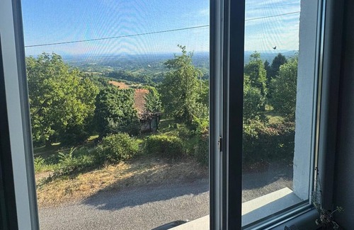 Breznik Plesivicki Apartment | Plesivica Hillside HolidayHome/Hot-Tub - 1 Bedroom