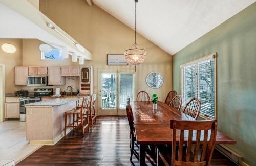 Lake Harmony House | Poconos Paradise Lakeskihikewater Parkkids