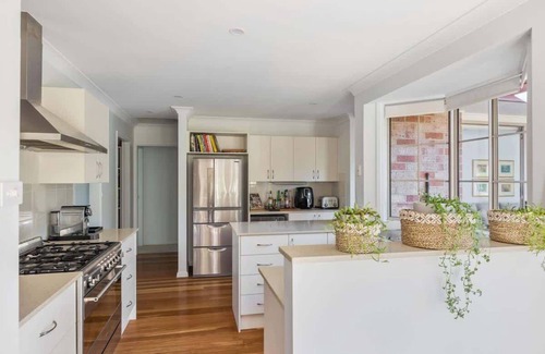 Bawley Point House | Point Break Summary: