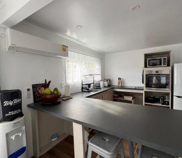 Alofi House | Pokopoko