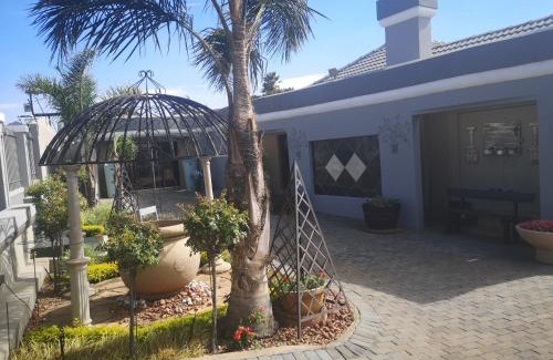 Kempton Park Apartment | Polka Dot Airport Exec Suite