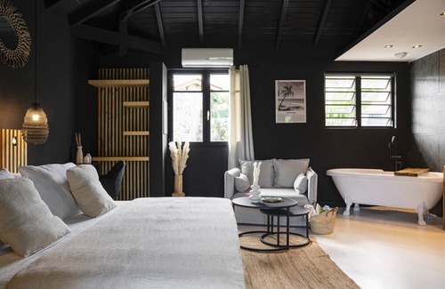 Orient Bay House | Pomme Cannelle Luxury Suites & Spa