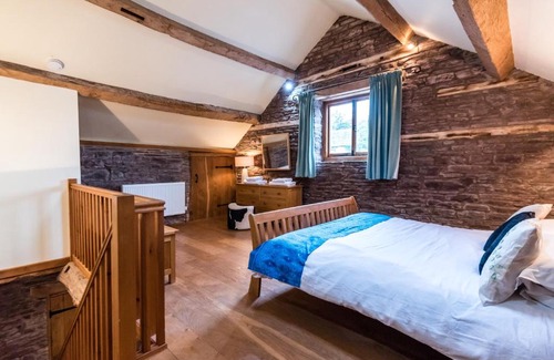 Ewyas Harold Apartment | Pomona Cottage at Old King Street Llama Farm