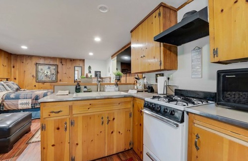 Twain Harte Cabin | Ponderosa Paradise, GORGEOUS Studio W/Private Entrance, Walk To Town