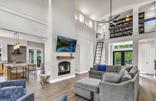 Bear Creek Villa | Pool & Hot Tub | Fire pit | 20 Guests | 13 Beds