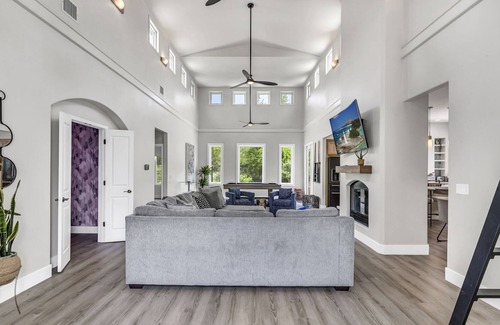 Bear Creek Villa | Pool & Hot Tub | Fire pit | 20 Guests | 13 Beds