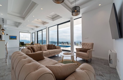 Trebesinj Villa | Pool Villa Luxoria Trebesin