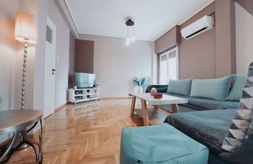 Kinosargous Apartment | Pop Art Apt – 3 Min to Metro in the City Center