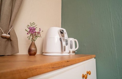 Hartbeespoort Ski Chalet | Pop Art House