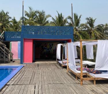 Amuwo Odofin Hotel | Popbeachclub Suites ilashe