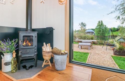 Redmile House | Poppie's Shepherd Hut - Uk50227