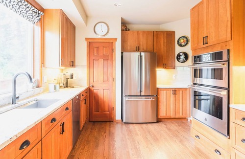 Olde Town House | Poppyrosa Estate with mountain views minutes from Seattle, Bellevue, Sea-Tac