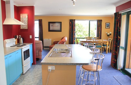 Hanmer Springs House | Popular Family friendly, Modern Cosy Bach,+ WiFi, 21 Devon Street Hanmer Springs