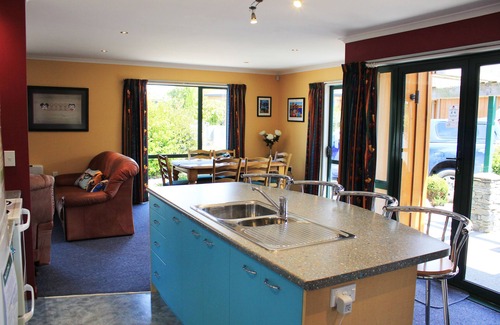 Hanmer Springs House | Popular Family friendly, Modern Cosy Bach,+ WiFi, 21 Devon Street Hanmer Springs