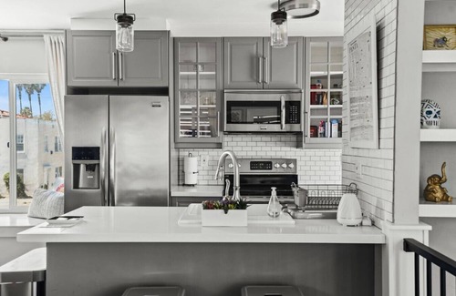 University Heights House | PORCHLIGHT HOME Central San Diego FREE parking