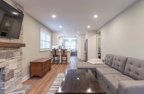 Port Dalhousie House | Port Dalhousie Lake House