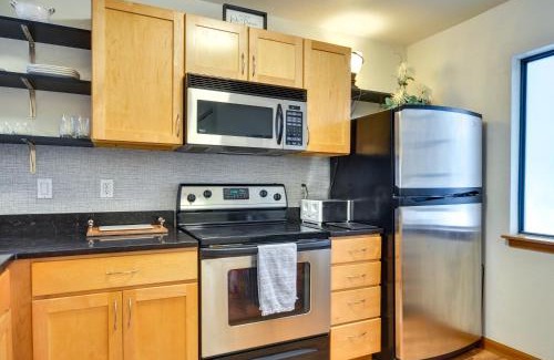 Old Town Chinatown Apartment | Portland Condo with Hot Tub Access, Near Downtown!