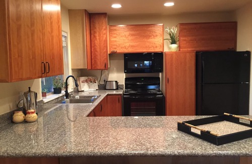 Canby Cottage | Portland Oasis! Close in country renovated cottage with Exc WIFI