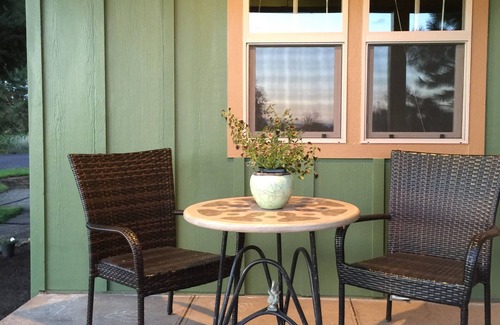 Canby Cottage | Portland Oasis! Close in country renovated cottage with Exc WIFI