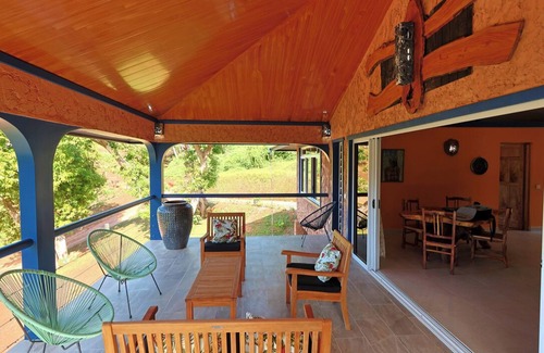 Huahine House | Potter's House TsukamotonAn artist house with a beautiful view in the lagoon n