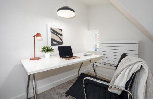 Vysehrad Apartment | Prague Days - Attic Apt - Workspace - 100 Mbps Wi-Fi - Park Nearby