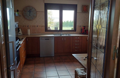 Mata de Cuellar Cottage | Preciosa, Tranquila y Amplia Casa en Tierra de Pinares con Piscina Privada