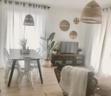 Monzon Apartment | Precioso Apartamento en Monzón con terraza, PISCINA,parque infantil y PARKING