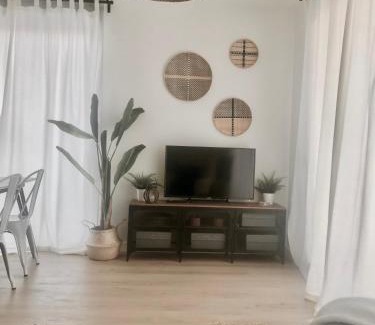 Monzon Apartment | Precioso Apartamento en Monzón con terraza, PISCINA,parque infantil y PARKING