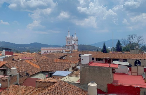 Mazamitla Apartment | Precioso Cuarto Familiar con Balcón en el Centro