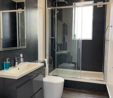 Uphall Apartment | Premier Apartment D