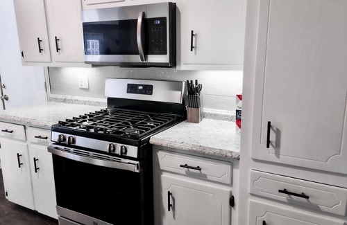 Jenks House | Premier location. Oklahoma Aquarium, Spirit Casino, Tulsa Premier Outlets