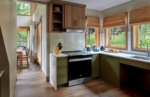 Stevenson Villa | Premier Villa Escape: Nature, Dining, Fireside