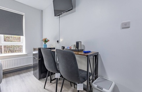 Nottingham House | Premium Serviced Accommodation - 5 Beds - Sleeps 7
