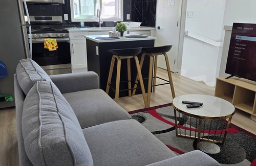 Southwest Edmonton House | President's Choice: Guest Garage Suite