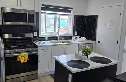 Southwest Edmonton House | President's Choice: Guest Garage Suite