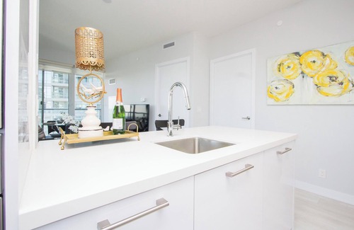 Mount Pleasant West Apartment | Prestigious 2 bedroom/Midtown/close to Subway